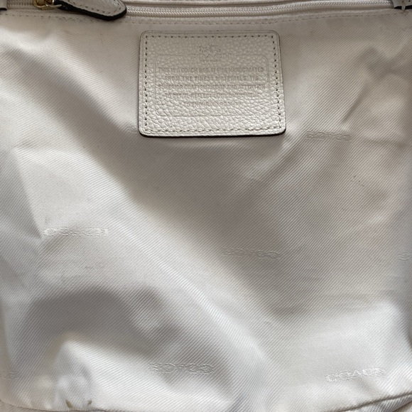 Coach Cream Leather Gold Turn Lock Bag. A1677-36762 - Picture 8 of 12